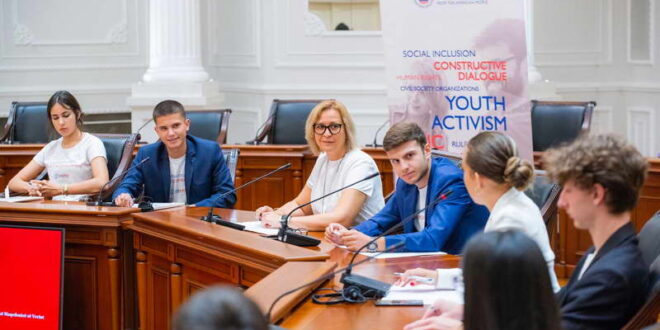Грковска и група средношколци симулираа владина седница: Праведна држава со нулта толеранција за корупцијата, квалитетно образование и ефикасно здравство