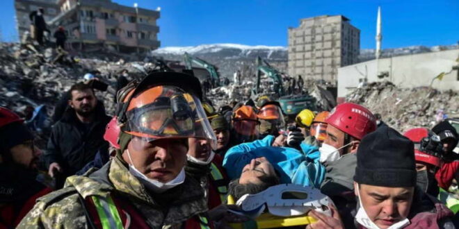 Две лица спасени во Турција речиси 198 часа по земјотресот