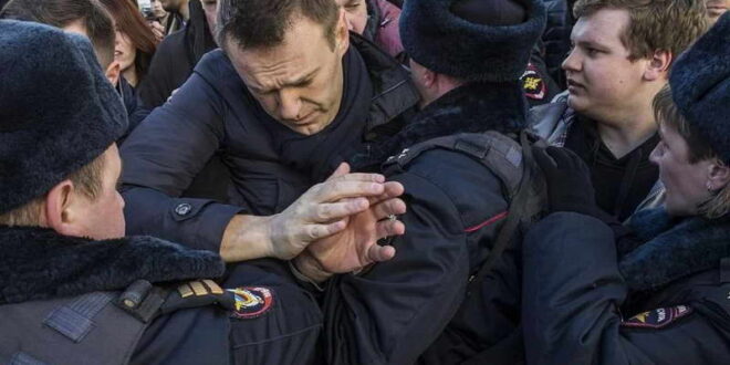 Телото на Навални ќе биде задржано две недели на хемиска анализа, ЕУ бара меѓународна истрага